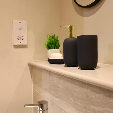 Leeds, With Free Wi-fi And Coffee Machine Apartmán