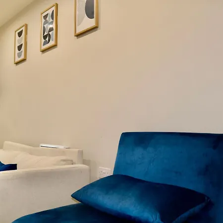 Leeds, With Free Wi-fi And Coffee Machine Apartmán