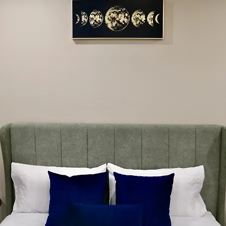 Leeds, With Free Wi-fi And Coffee Machine Apartment *