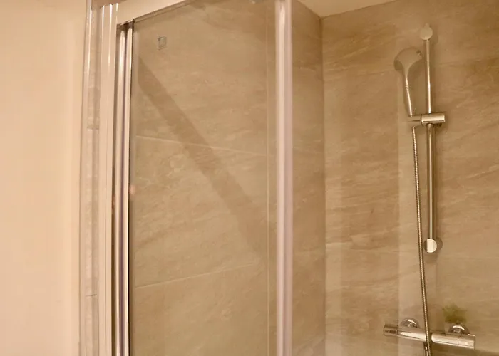 Apartment Leeds, With Free Wi-fi And Coffee Machine *