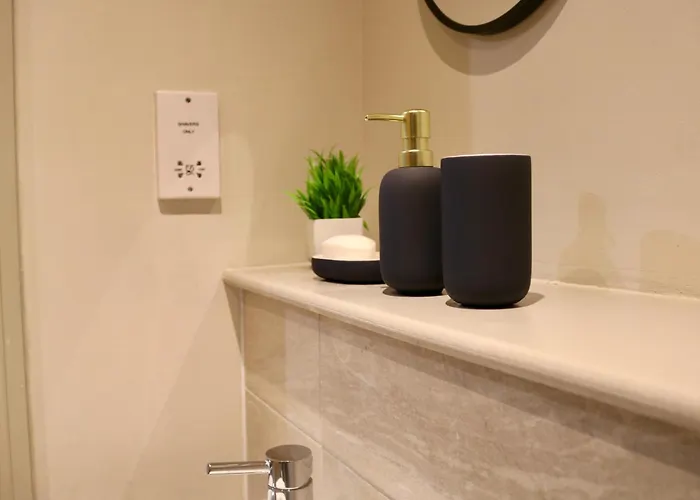 Leeds, With Free Wi-fi And Coffee Machine Apartment